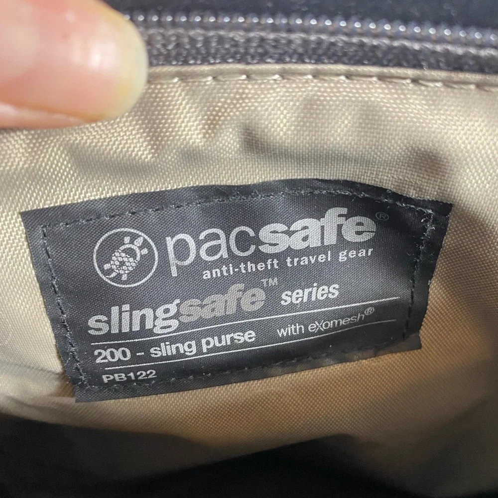 Pacsafe Slingsafe 200 Anti-Theft travel bag/crossbody purse for security